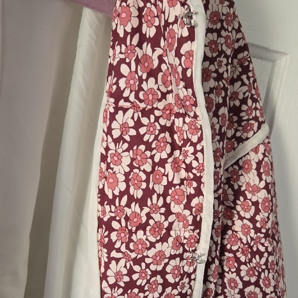 Womens Floral Quilted Jacket - Red and White - Picture 5 of 6